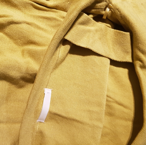 Uniqlo long sleeve - Picture 2 of 2